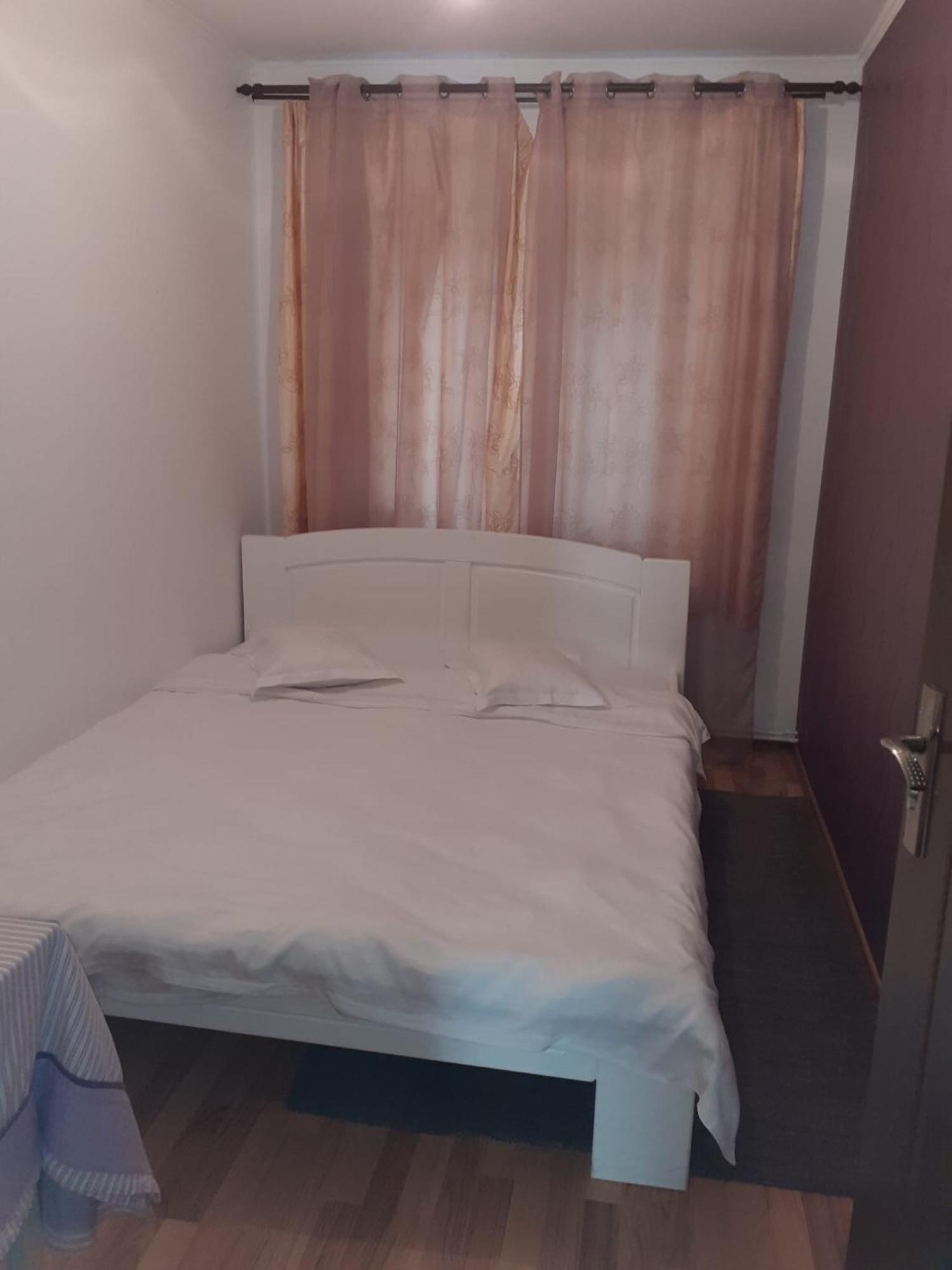 Apartament cu 3 camere la poala Munților Făgăraș Victoria  Exterior foto